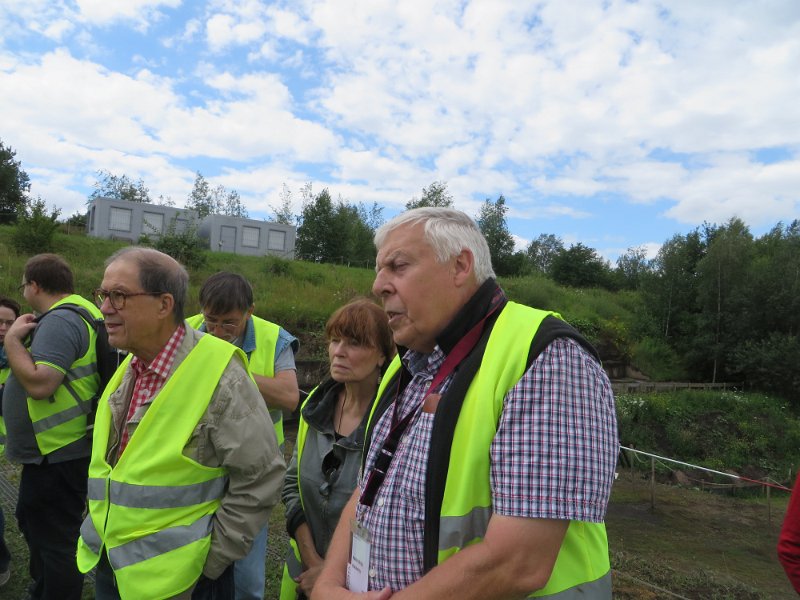 Erlaeuterungen am Grabungsfeld